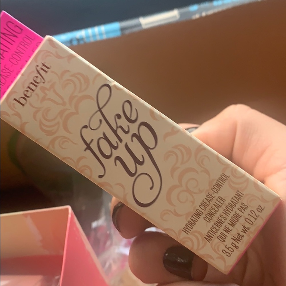 benefit fake up concealer